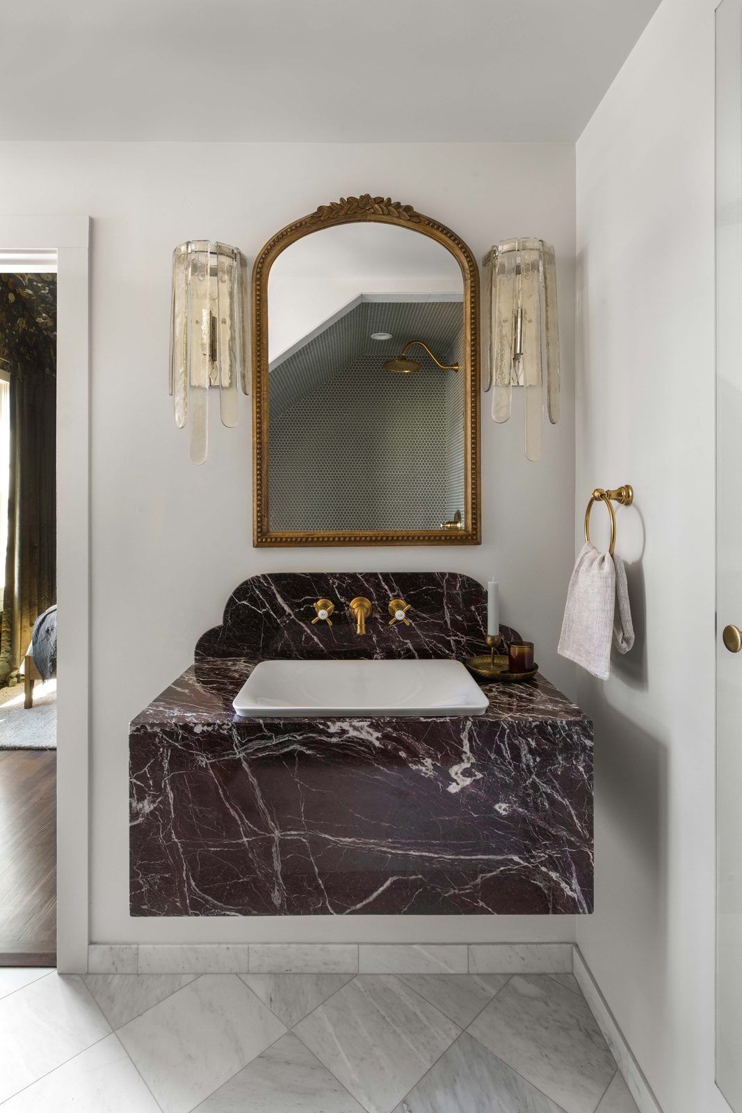 The Butterfly Room en-suite bathroom
