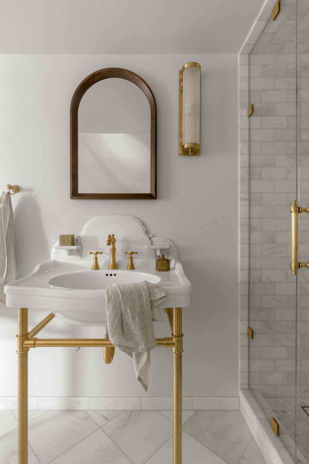The Harbor Room bath vanity