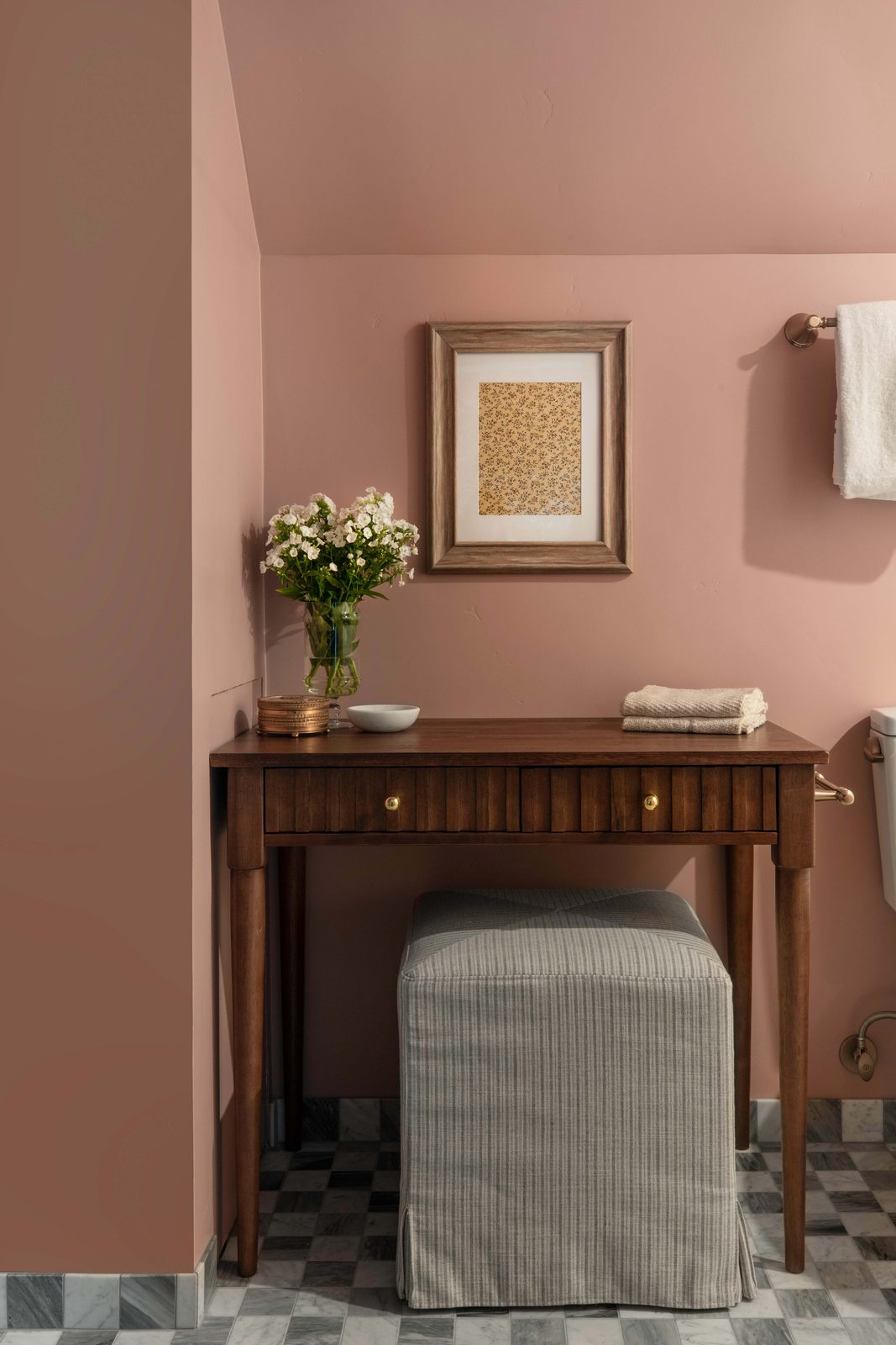 The Rose Room en-suite bathroom